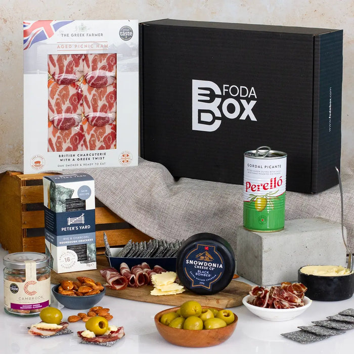 Cheese-and-charcuterie-gift-hamper-1