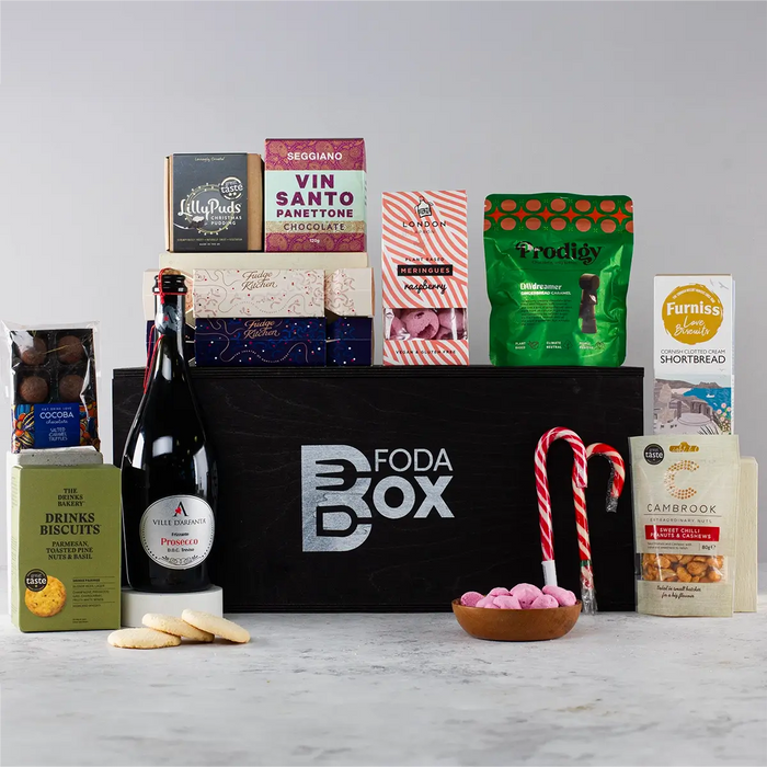 Classic Christmas Hamper with Prosecco and Panettone