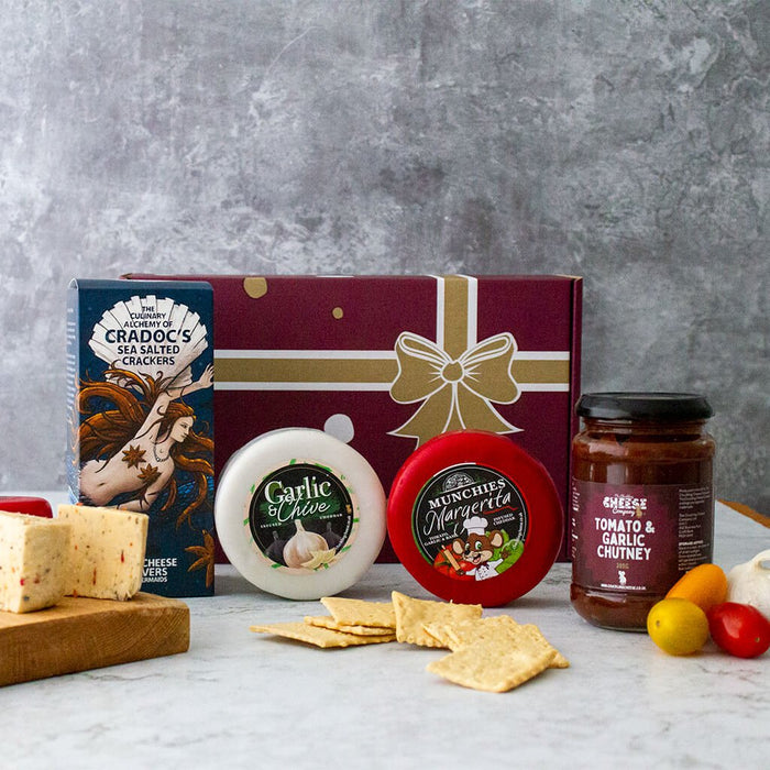 The Chuckling Cheese Company - Garlic Cheddar Truckle Gift Box-2